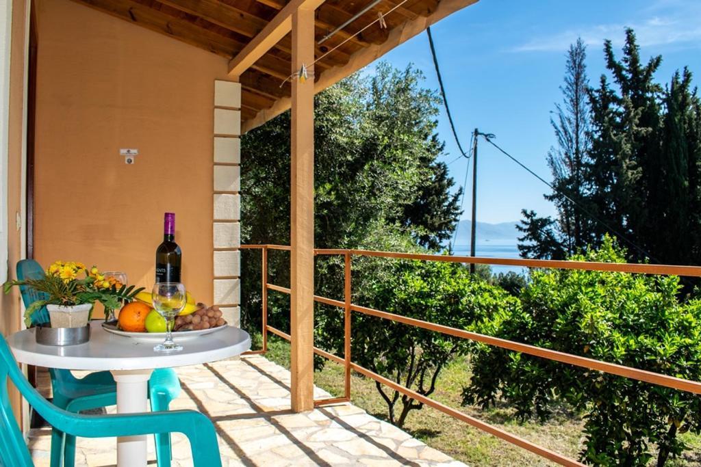 Takis & Eirini Family Apartments Perama  Luaran gambar