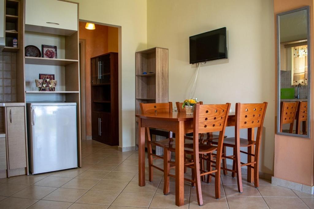 Takis & Eirini Family Apartments Perama  Luaran gambar
